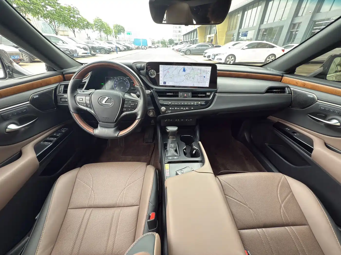 Lexus ES 2022 300h Executive Edition фото 6