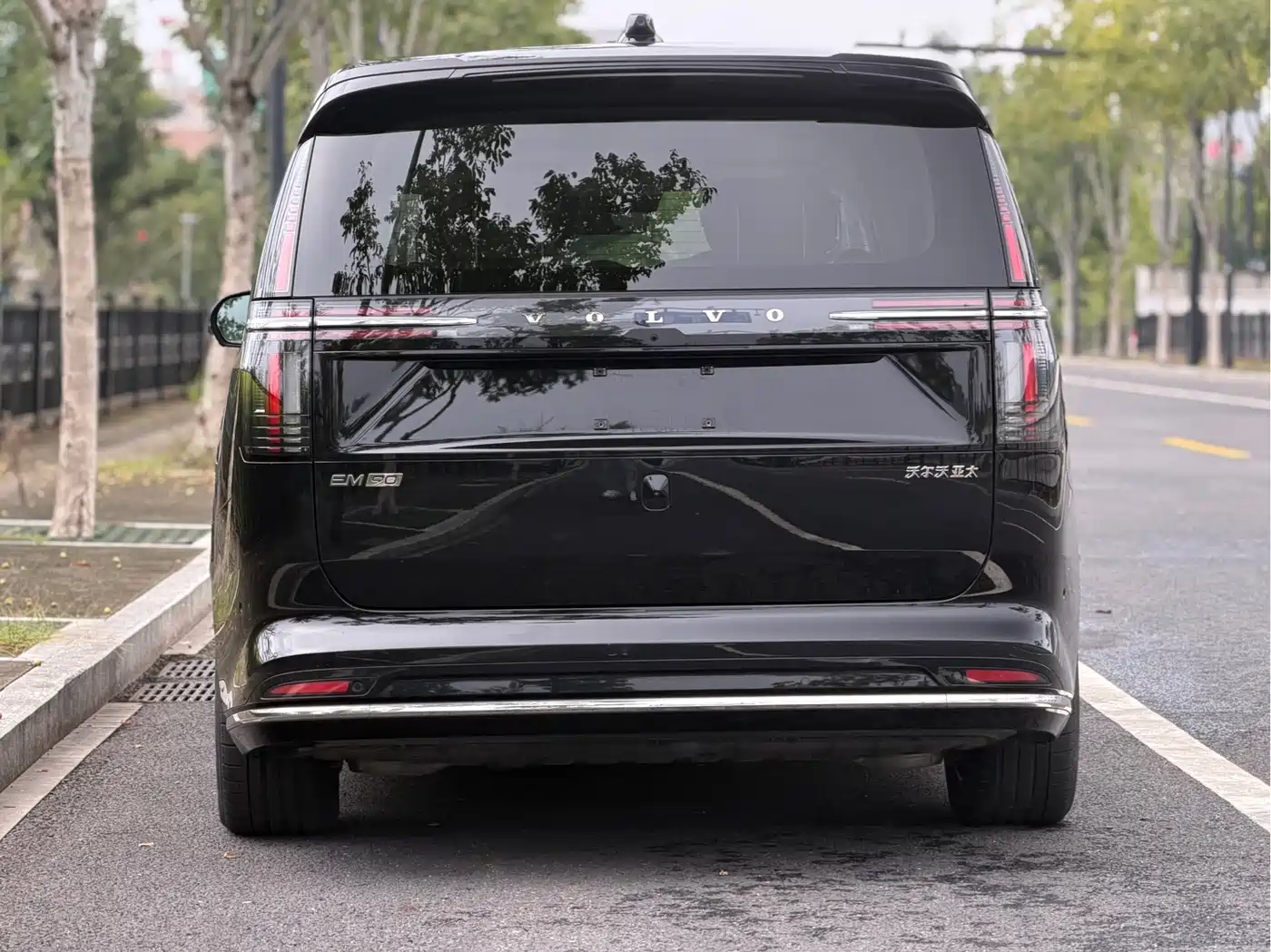 Volvo EM90 2024 2025 Ultra Six-Seater