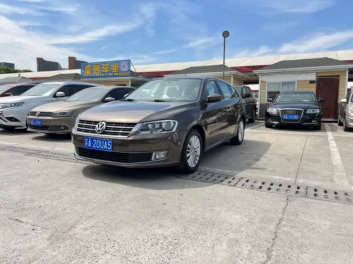 Volkswagen Lavida Tour 2013 1.6L Auto Luxury фото 3