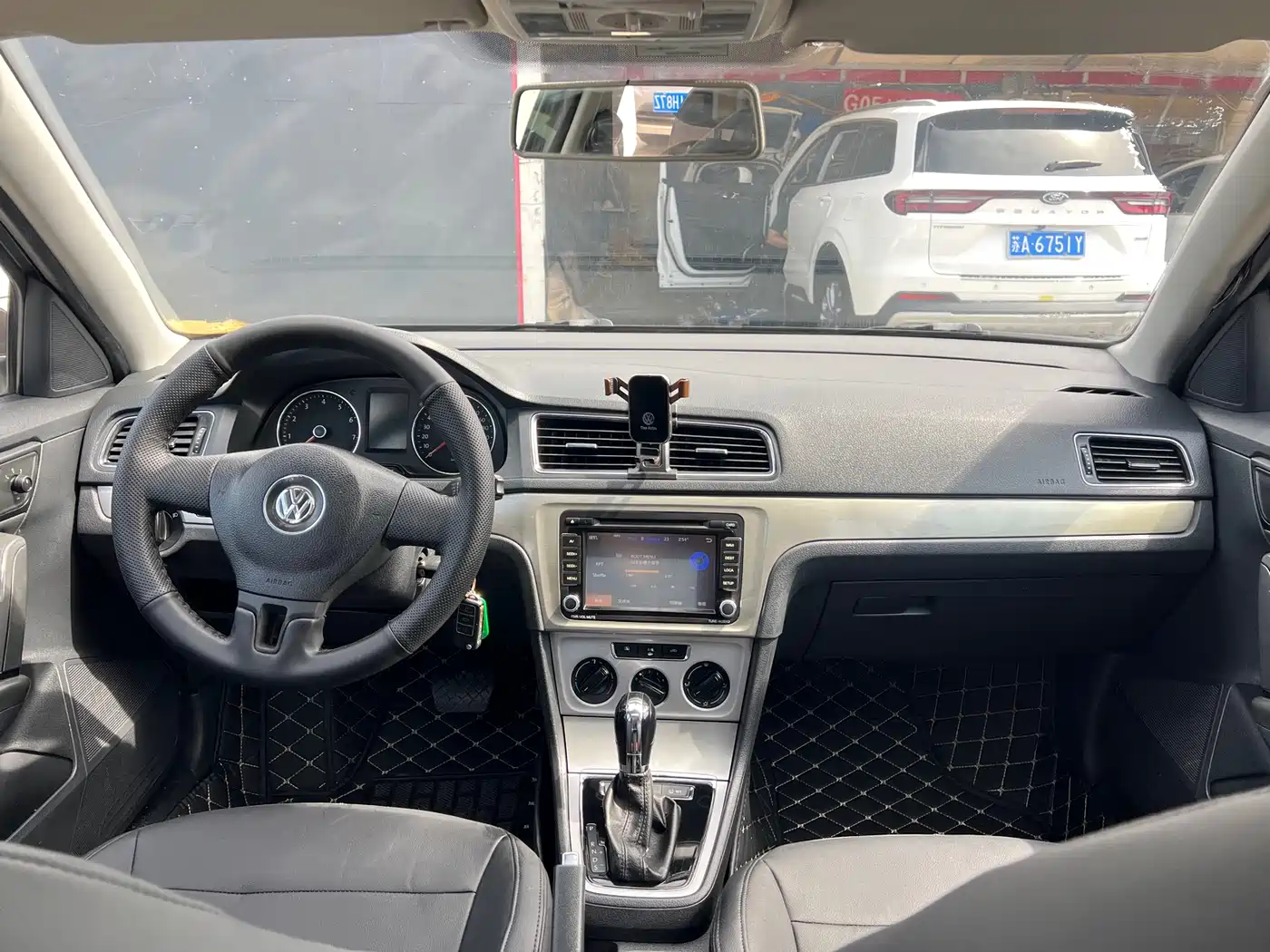 Volkswagen Lavida Tour 2013 1.6L Auto Luxury фото 15