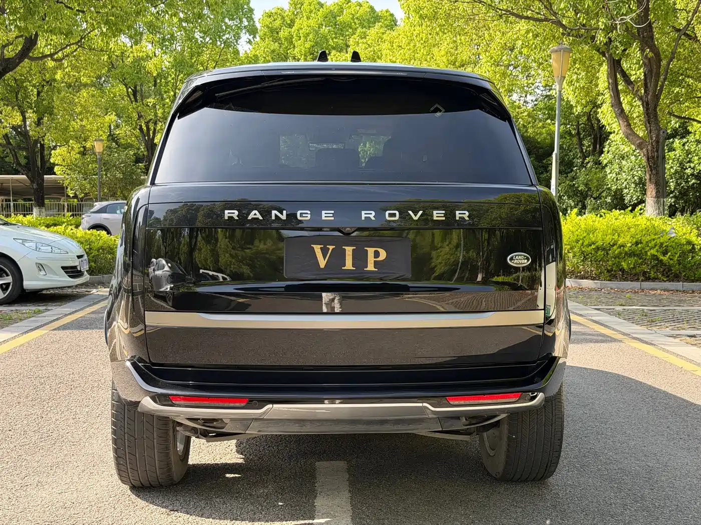 Land Rover Range Rover 2023 2023 3.0 L6 400PS Golden Age 7-Seater Long Wheelbase