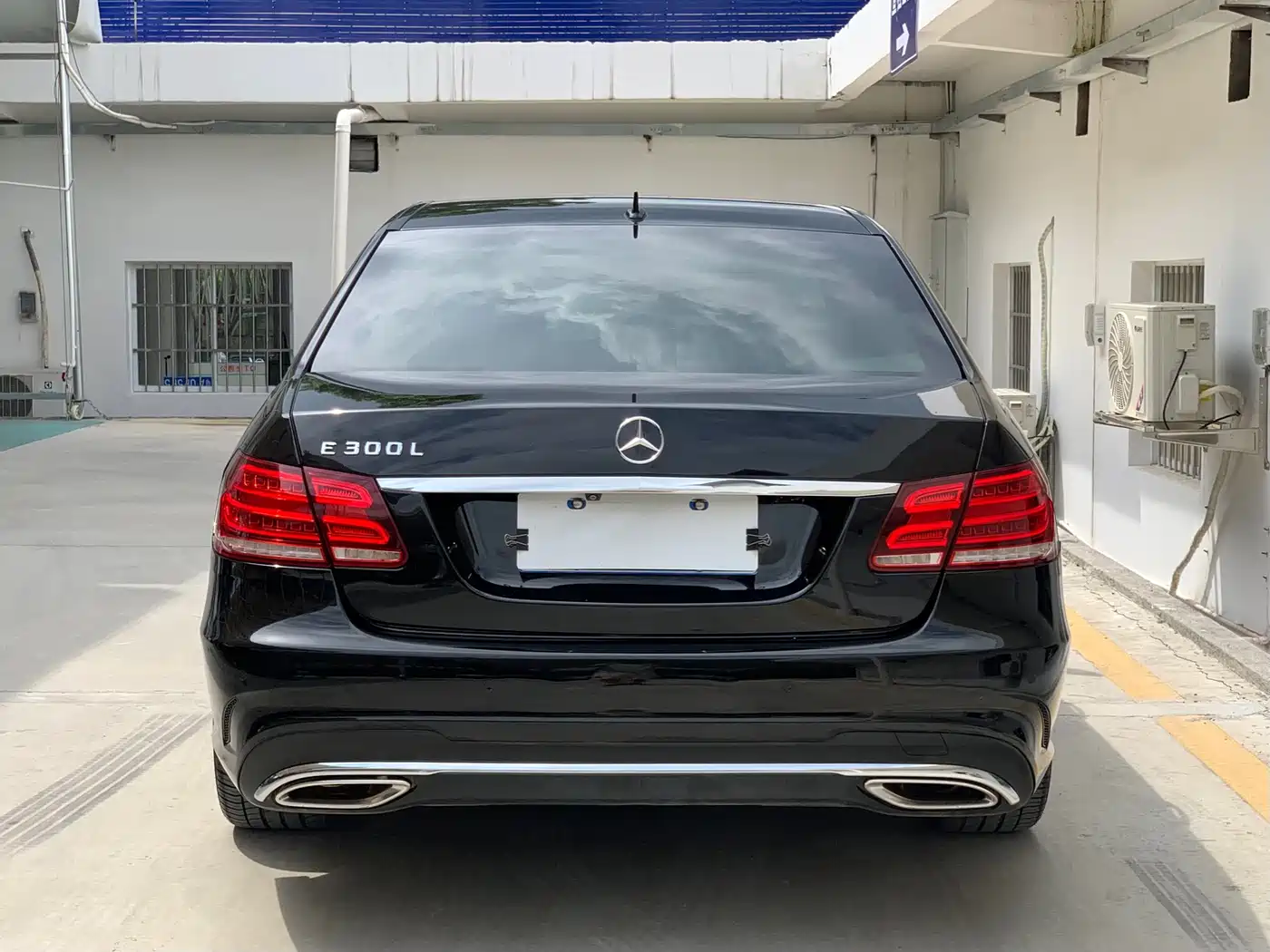 Фото 13 - Mercedes-Benz E-Class