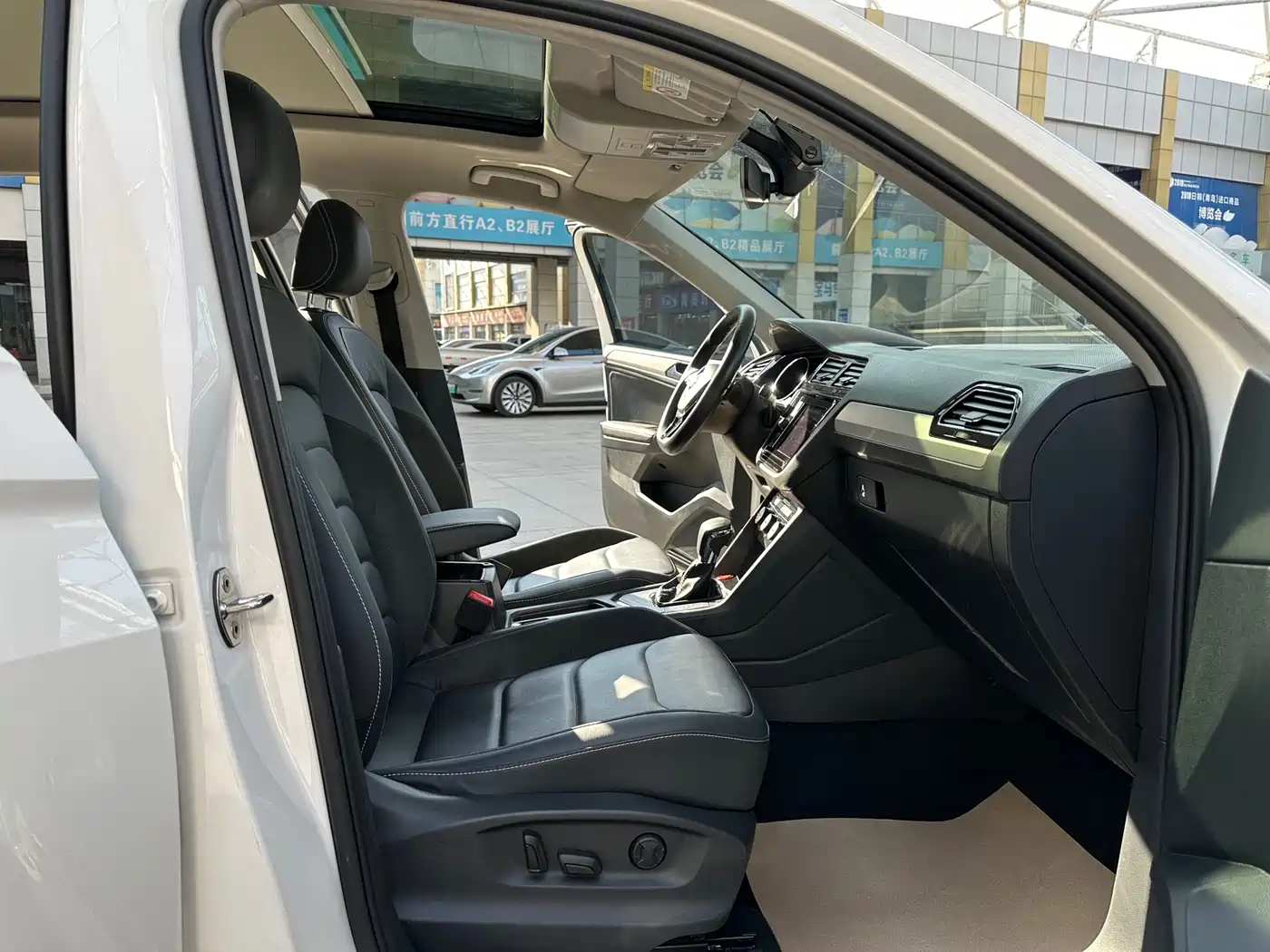 Volkswagen Tiguan L 2019 330TSI Automatic 2WD Smart Luxury Edition China VI фото 11