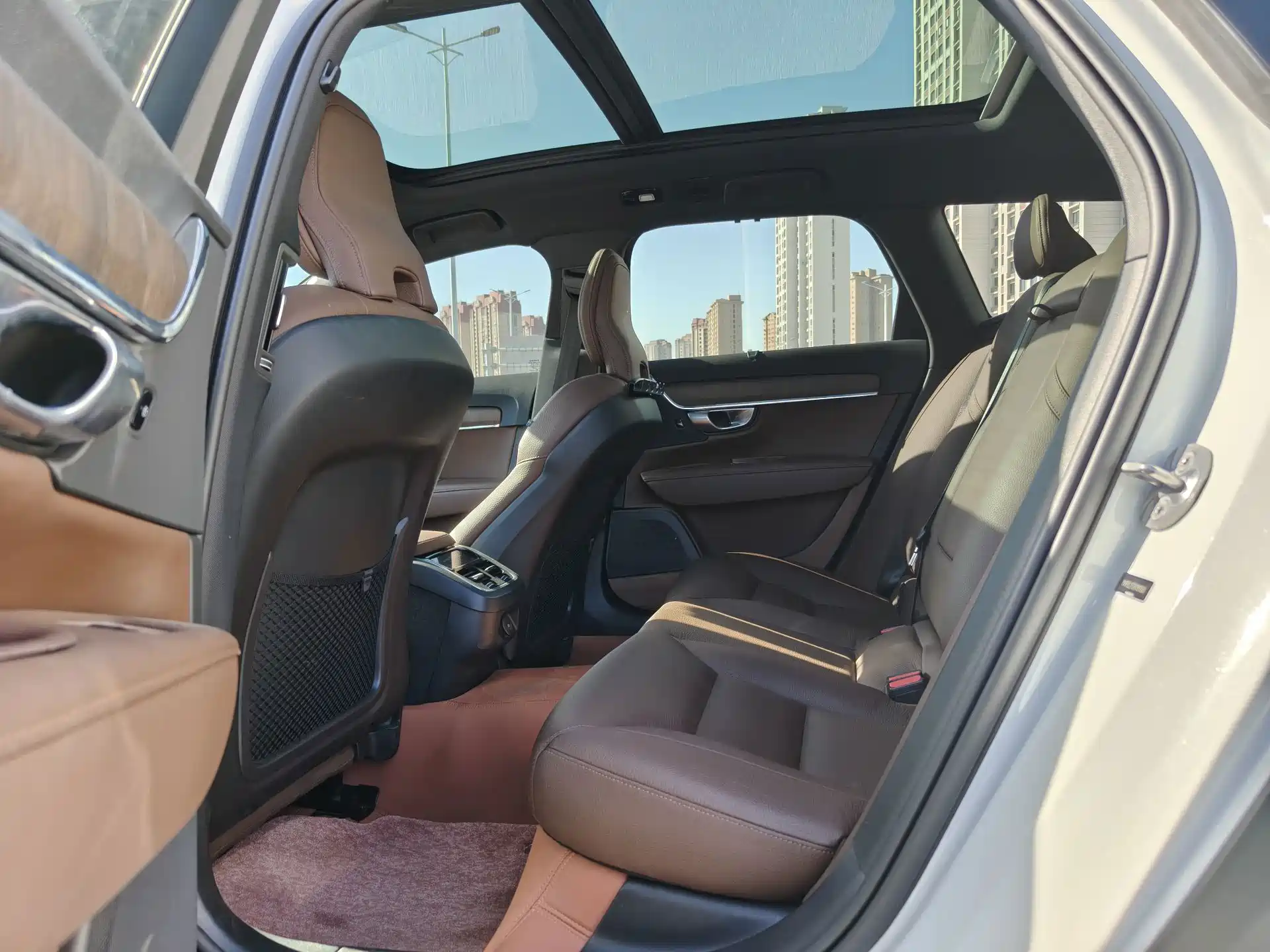 Photo 6 - Volvo V90