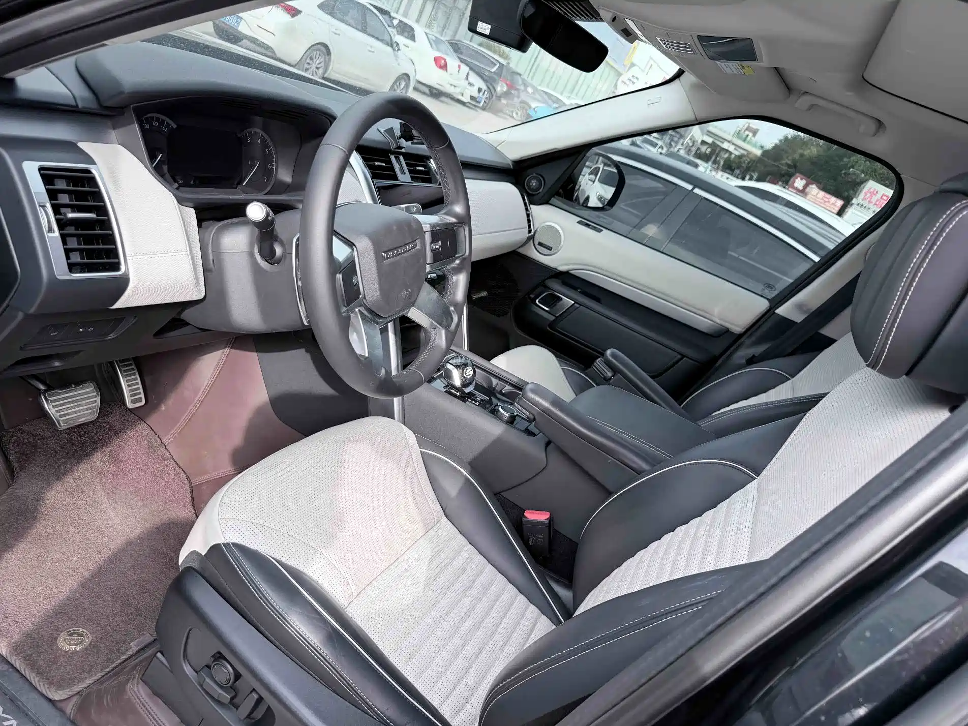 Photo 5 - Land Rover Discovery