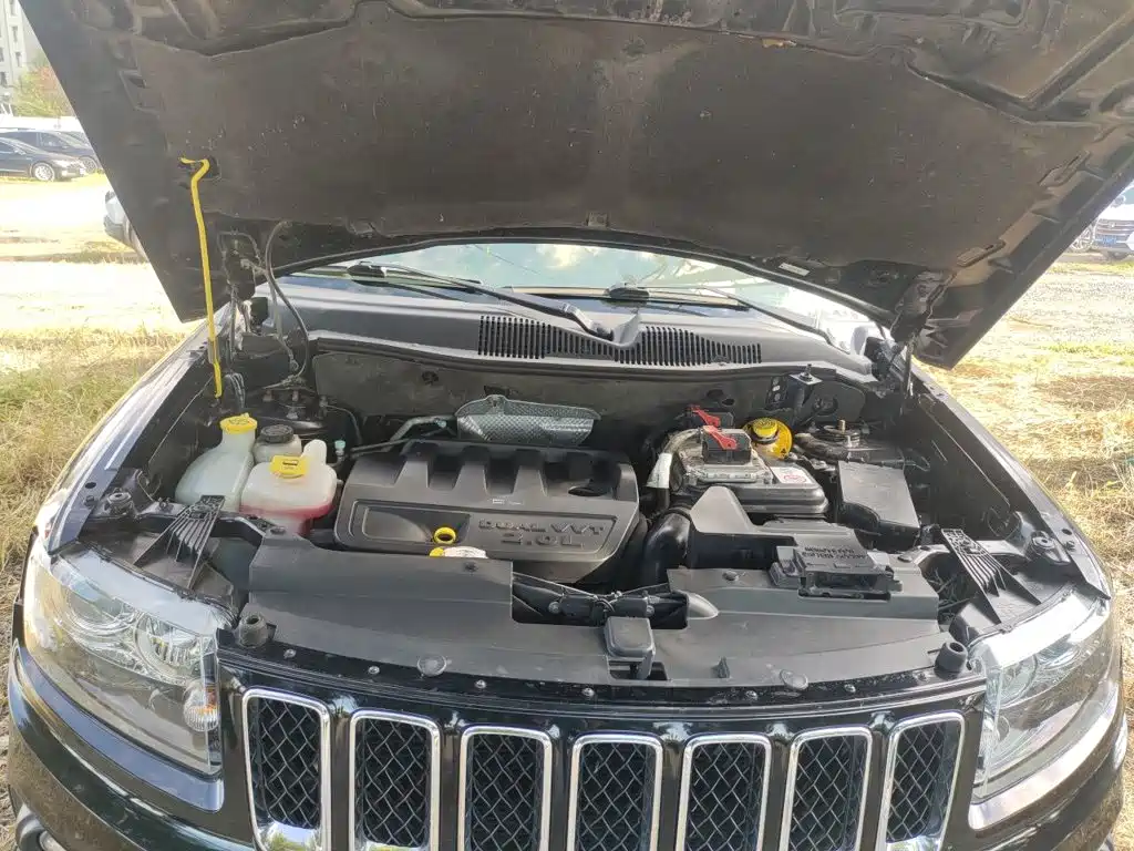 Jeep Compass (Import) 2015 2015 2.0L 2WD Sport