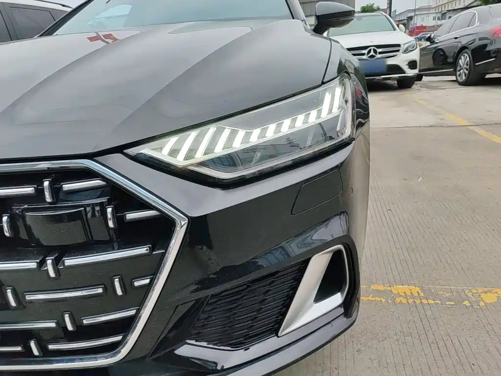 Audi A7L 2022 2022 55 TFSI quattro S-line Zhiyuan Crystal Package