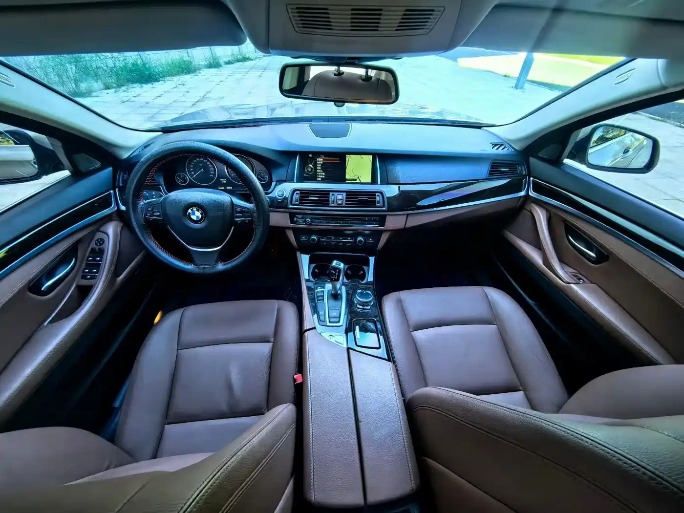 Photo 4 - BMW 5 Series