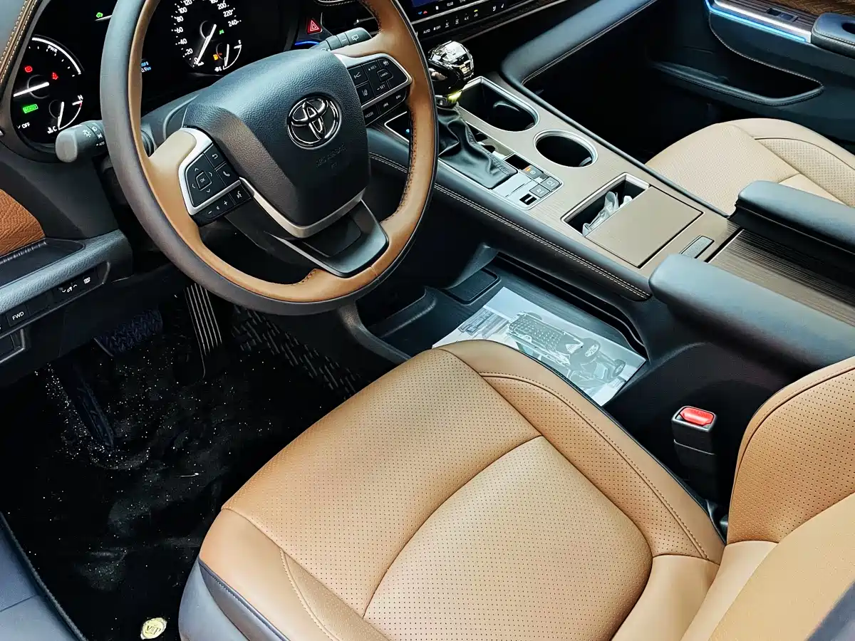 Toyota Sienna 2026 2.5L Hybrid AWD Premium Edition фото 5
