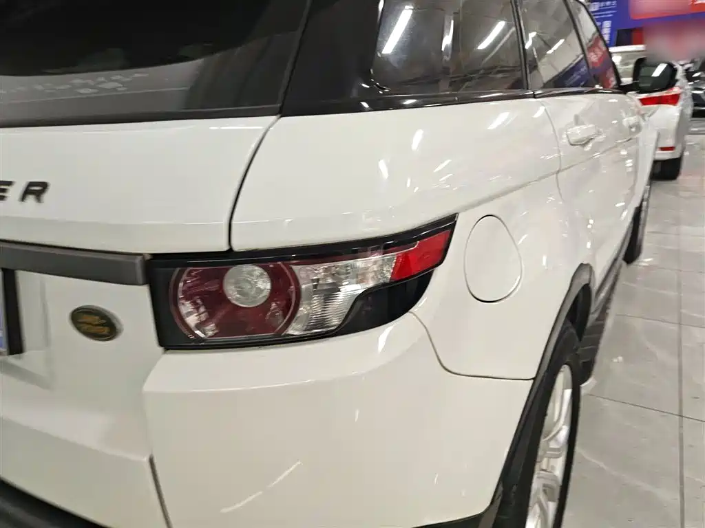 Land Rover Range Rover Evoque 2015 2.0T 5-Door Fashion Edition фото 24