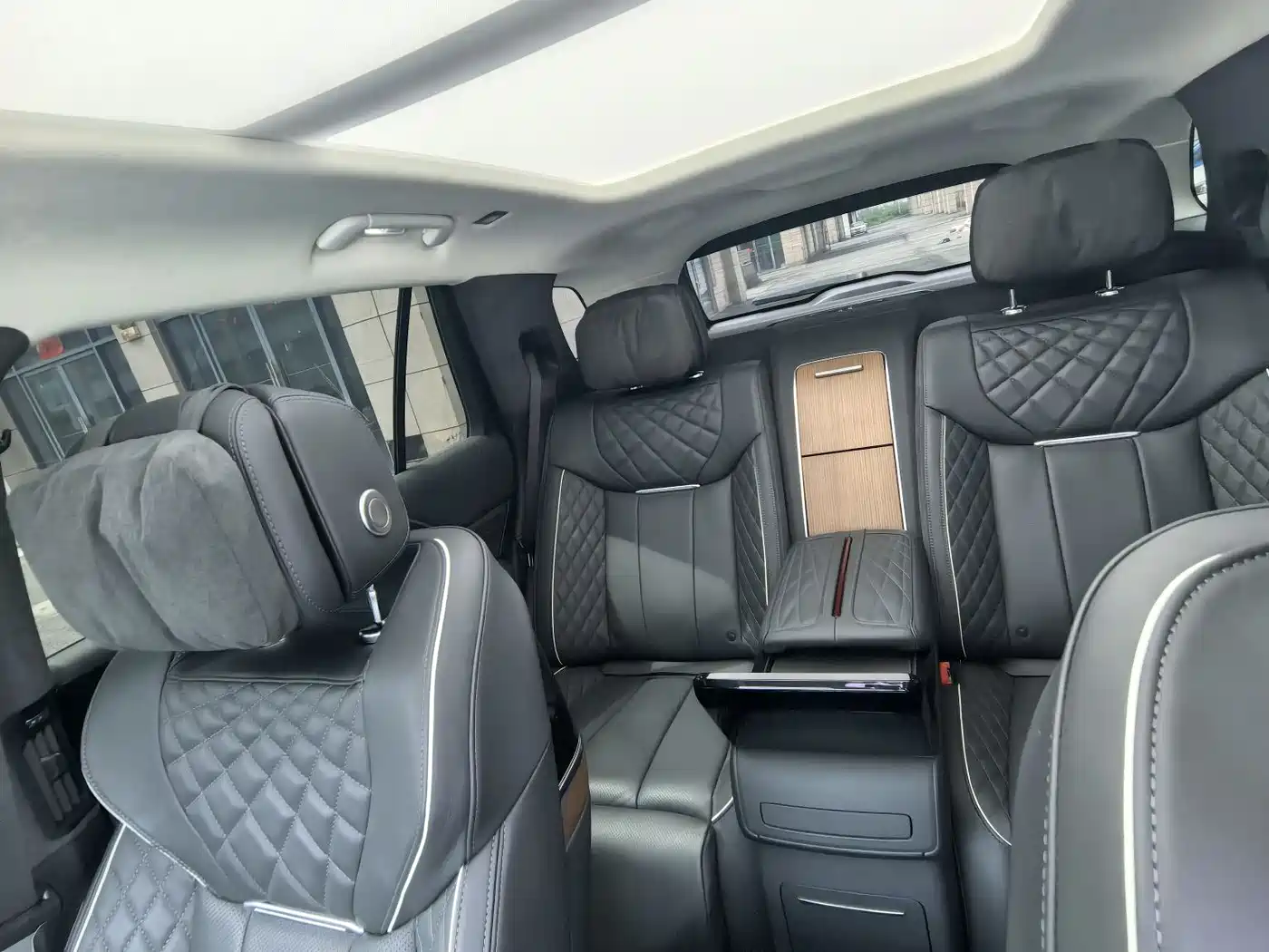 Hongqi E-HS9 2022 660km Qi Ling Edition (4-seater) фото 19
