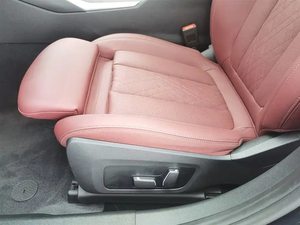 BMW 3 Series 2025 325i M Sport Package фото 20
