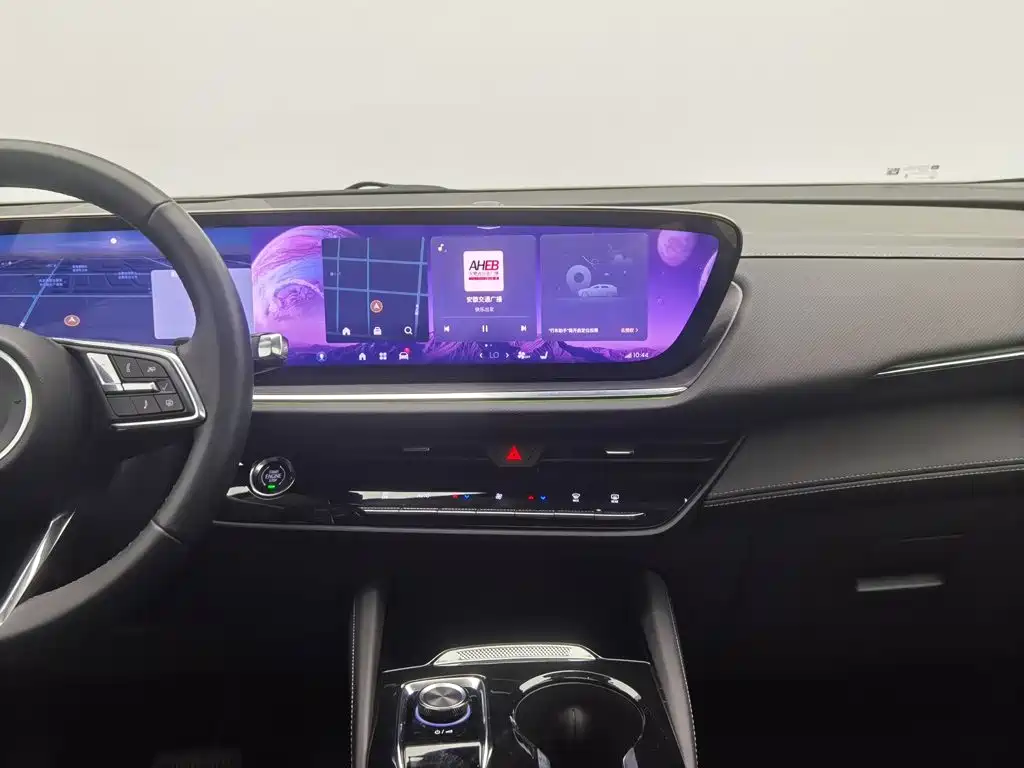 Photo 12 - Buick Envision S