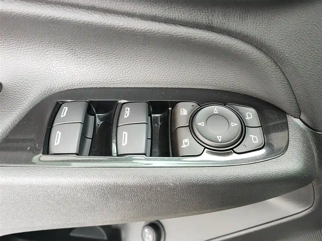 Chevrolet Equinox 2022 535T Control Edition фото 9