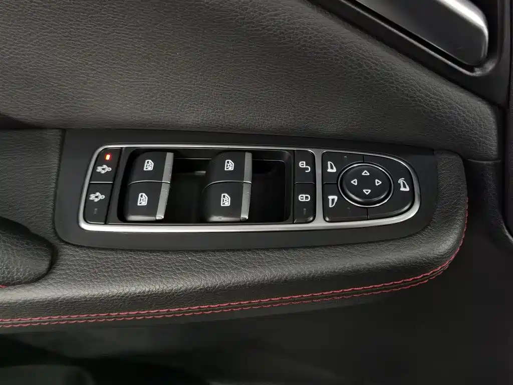 BYD Tang New Energy 2018 DM 2.0T AWD Smart Connection Enjoy Edition 7-Seater China V фото 9