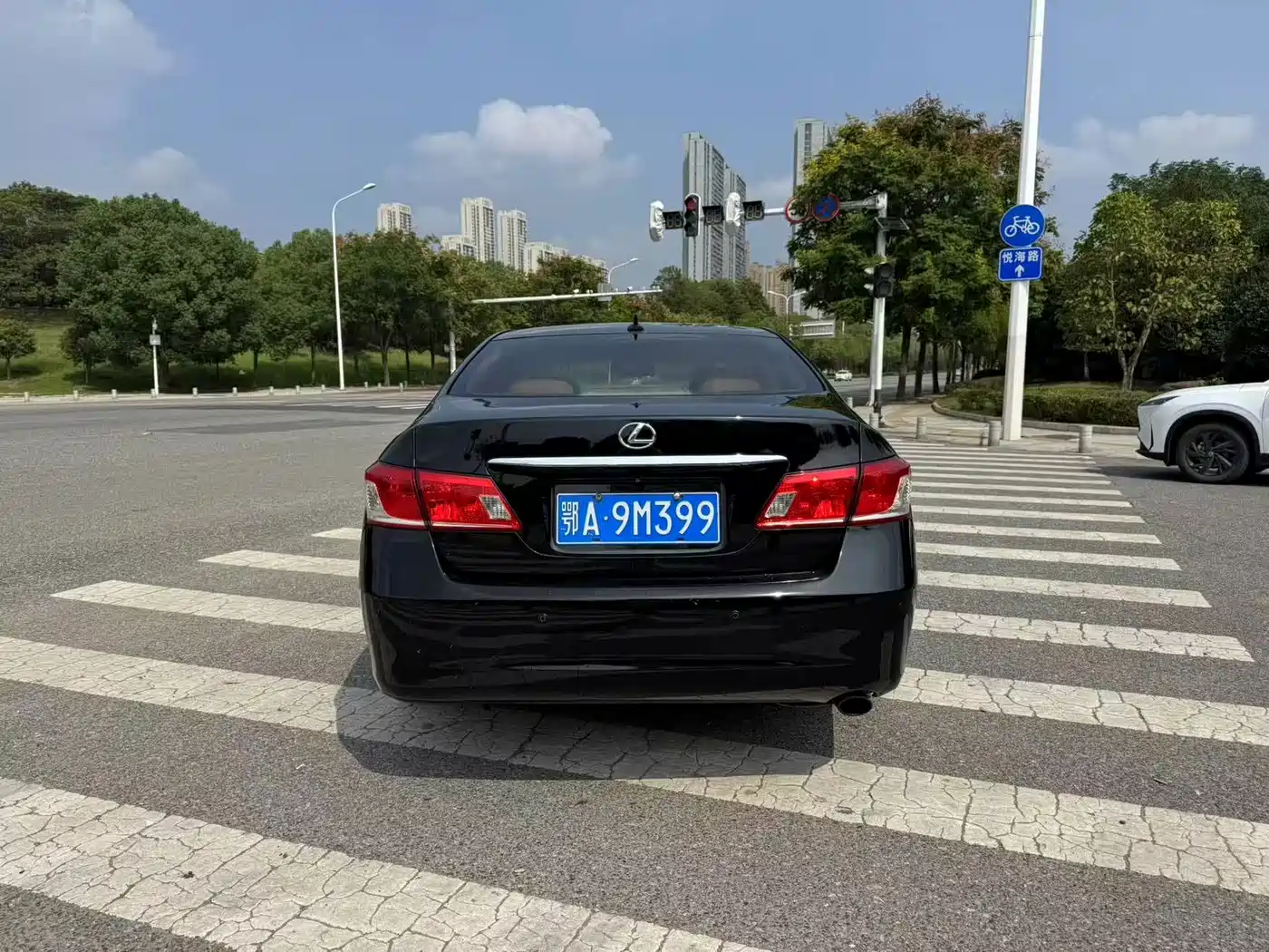 Фото 8 - Lexus ES