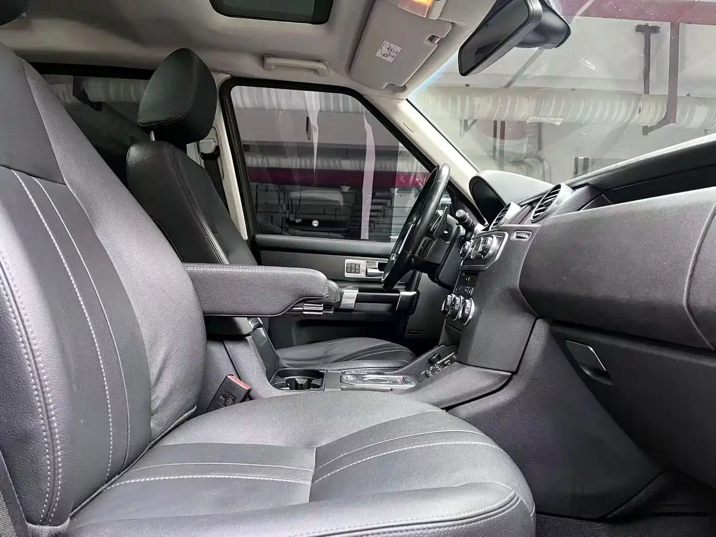 Land Rover Discovery 2015 3.0 SC V6 HSE фото 8