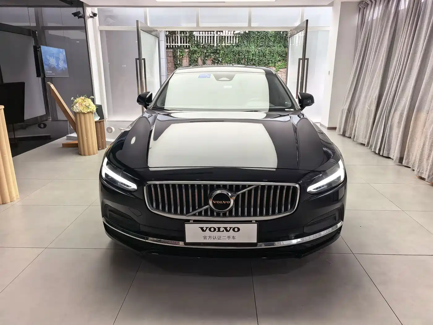 2025 Volvo S90