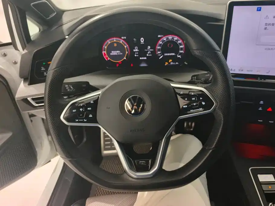 Фото 15 - Volkswagen Golf
