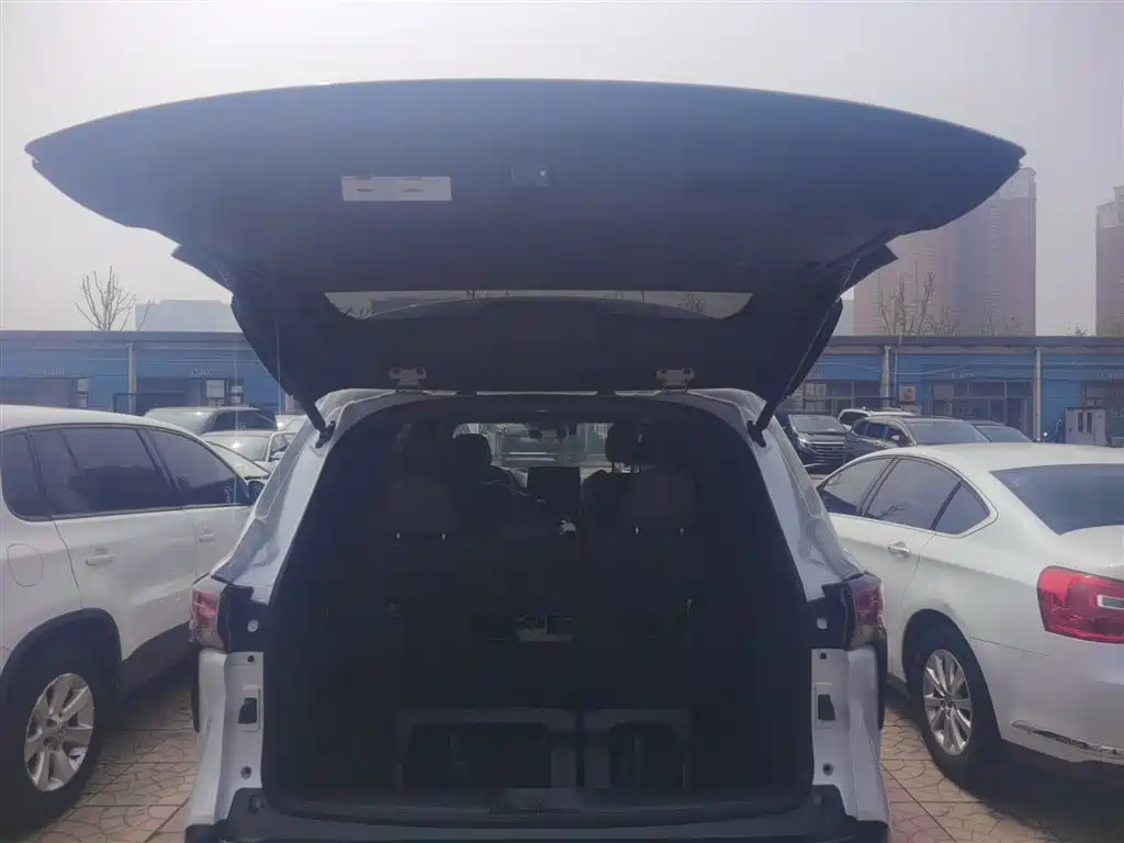 Toyota Sienna 2023 2.5L Hybrid Premium Edition фото 19