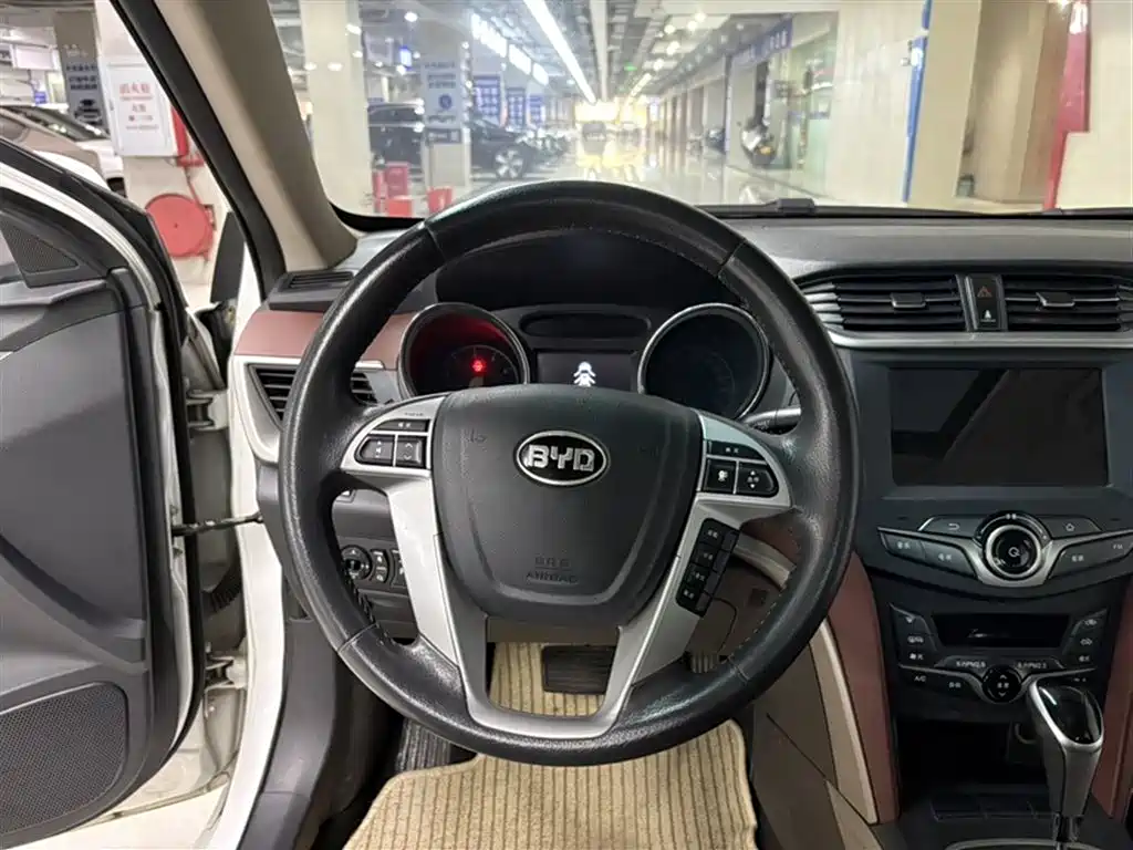 BYD G5 2014 1.5TID Automatic Premium фото 3