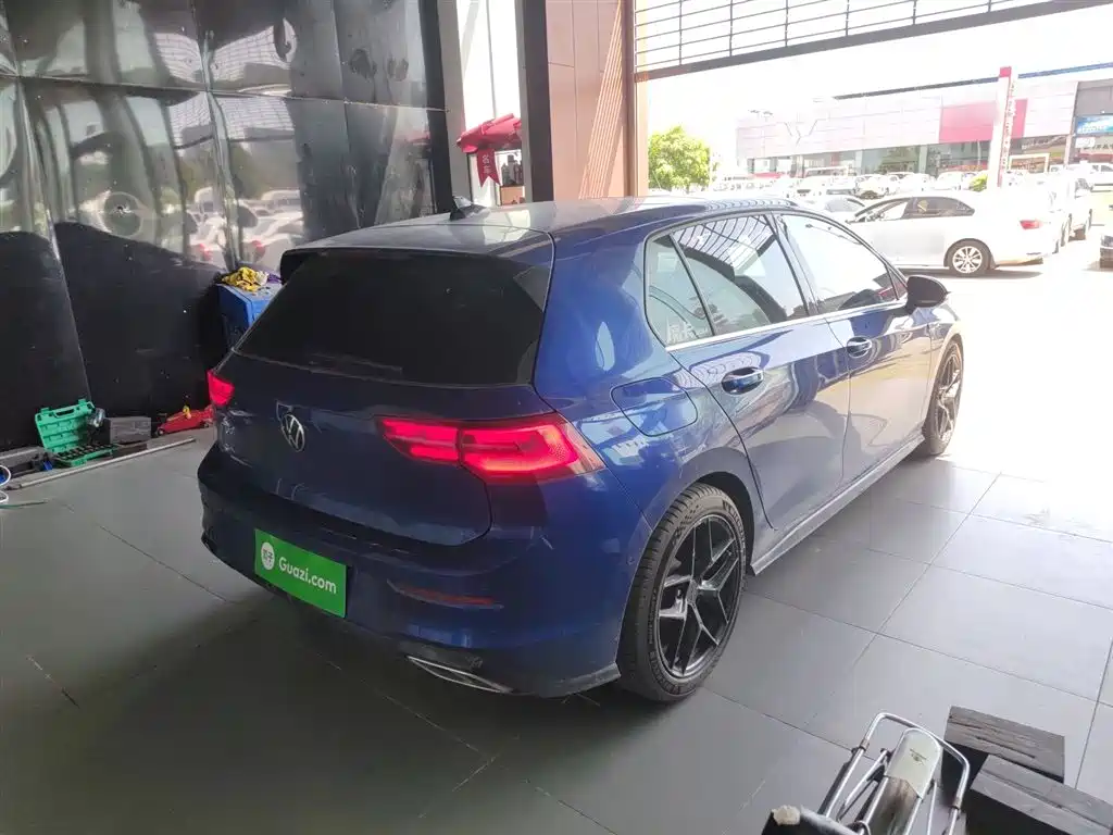 VOLKSWAGEN GOLF