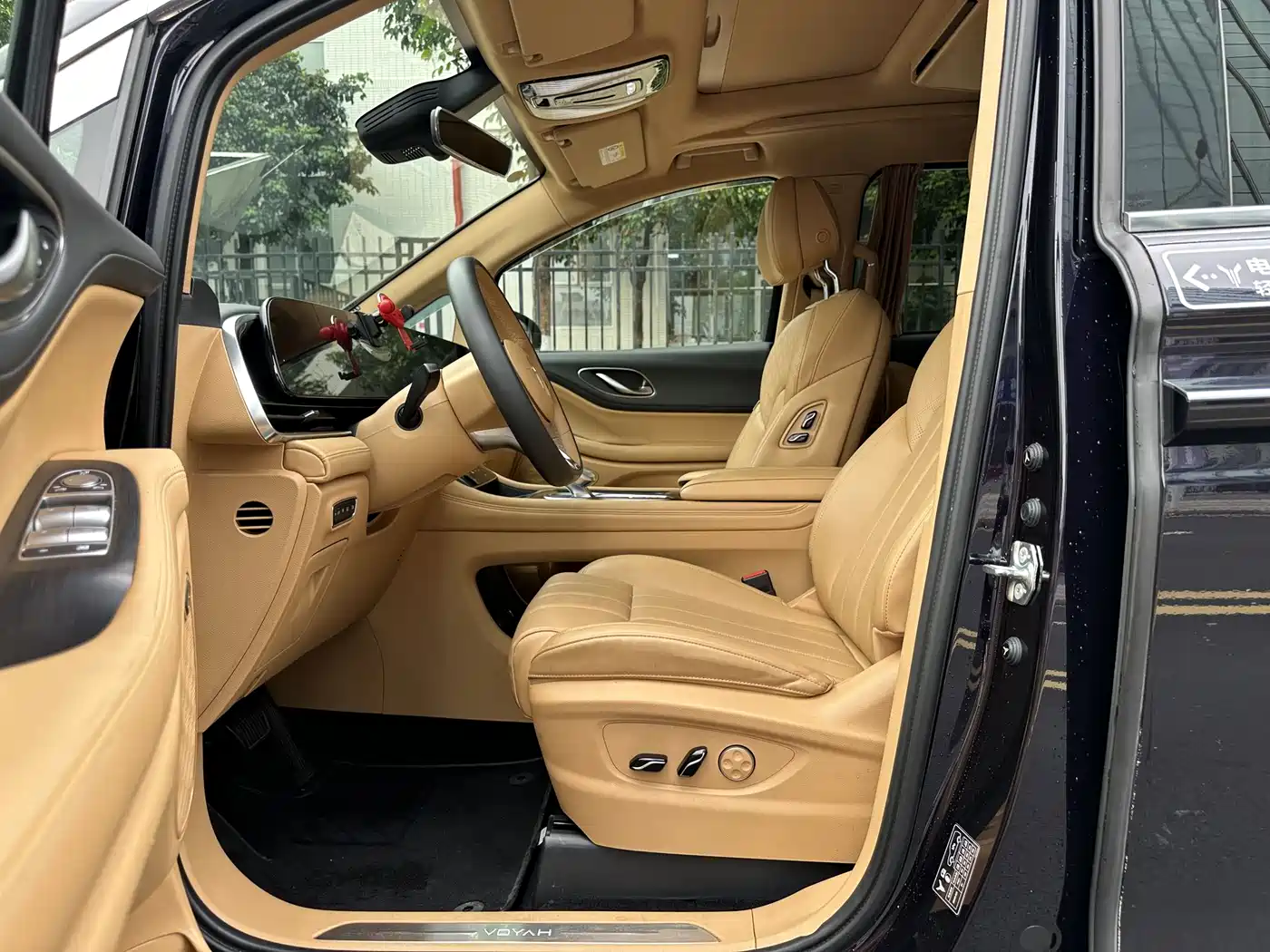 Voyah Auto Voyah Dreamer 2022 Low-carbon Edition Think+Smart Driving Package фото 10