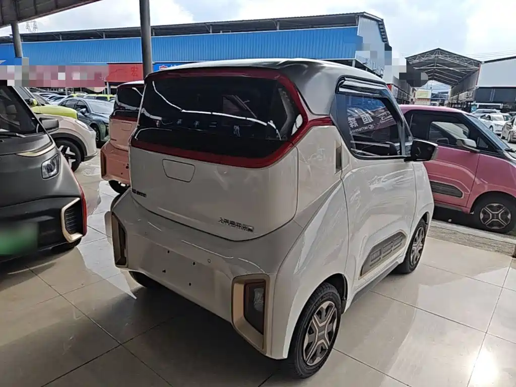 Фото 7 - Baojun E200