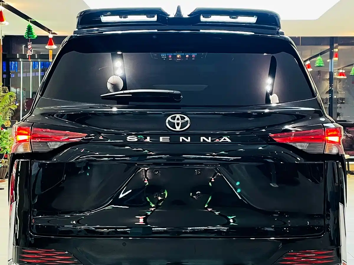 Toyota Sienna 2026 2.5L Hybrid AWD Premium Edition фото 4