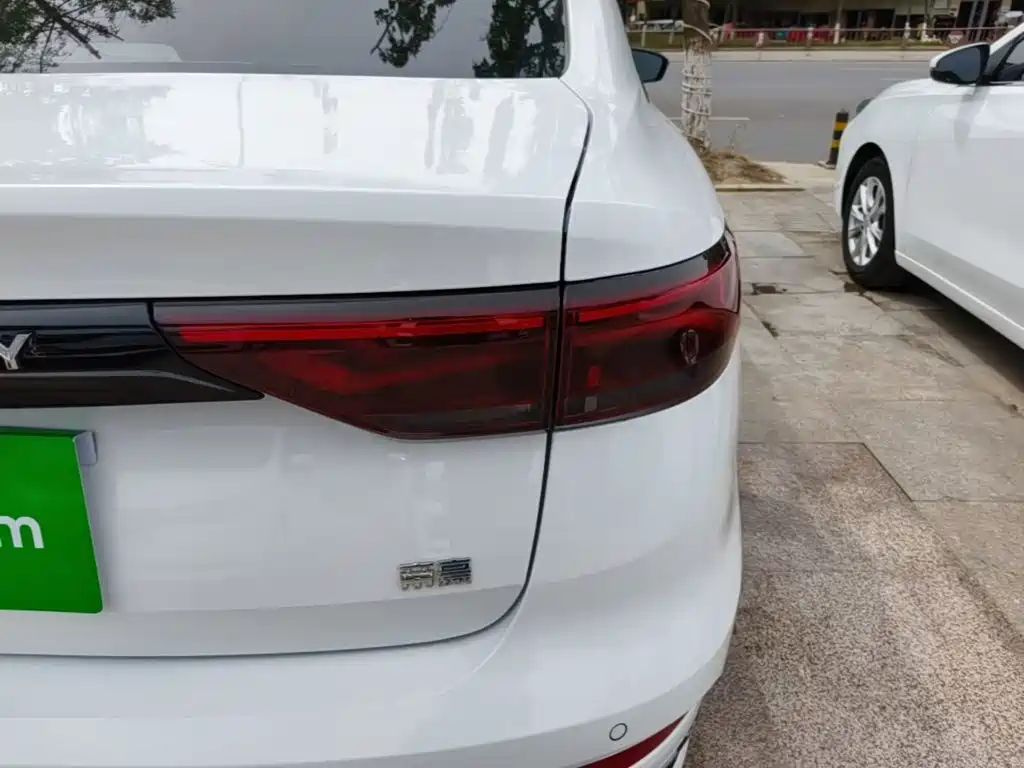 Фото 24 - Geely Emgrand