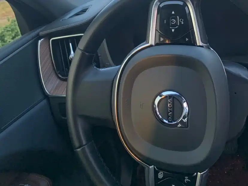 VOLVO XC60 PLUG-IN HYBRID