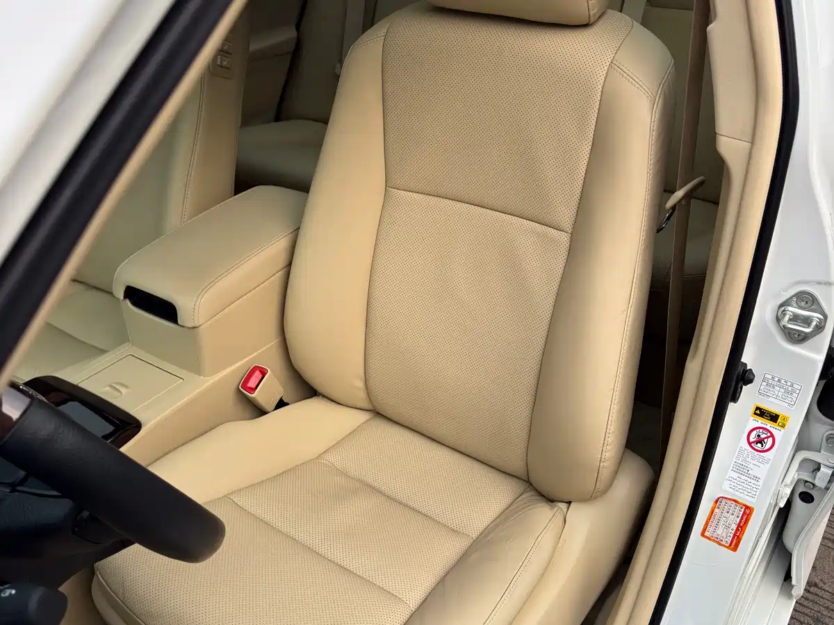 Toyota Camry 2016 2.0G 10th Anniversary Leading Edition фото 28