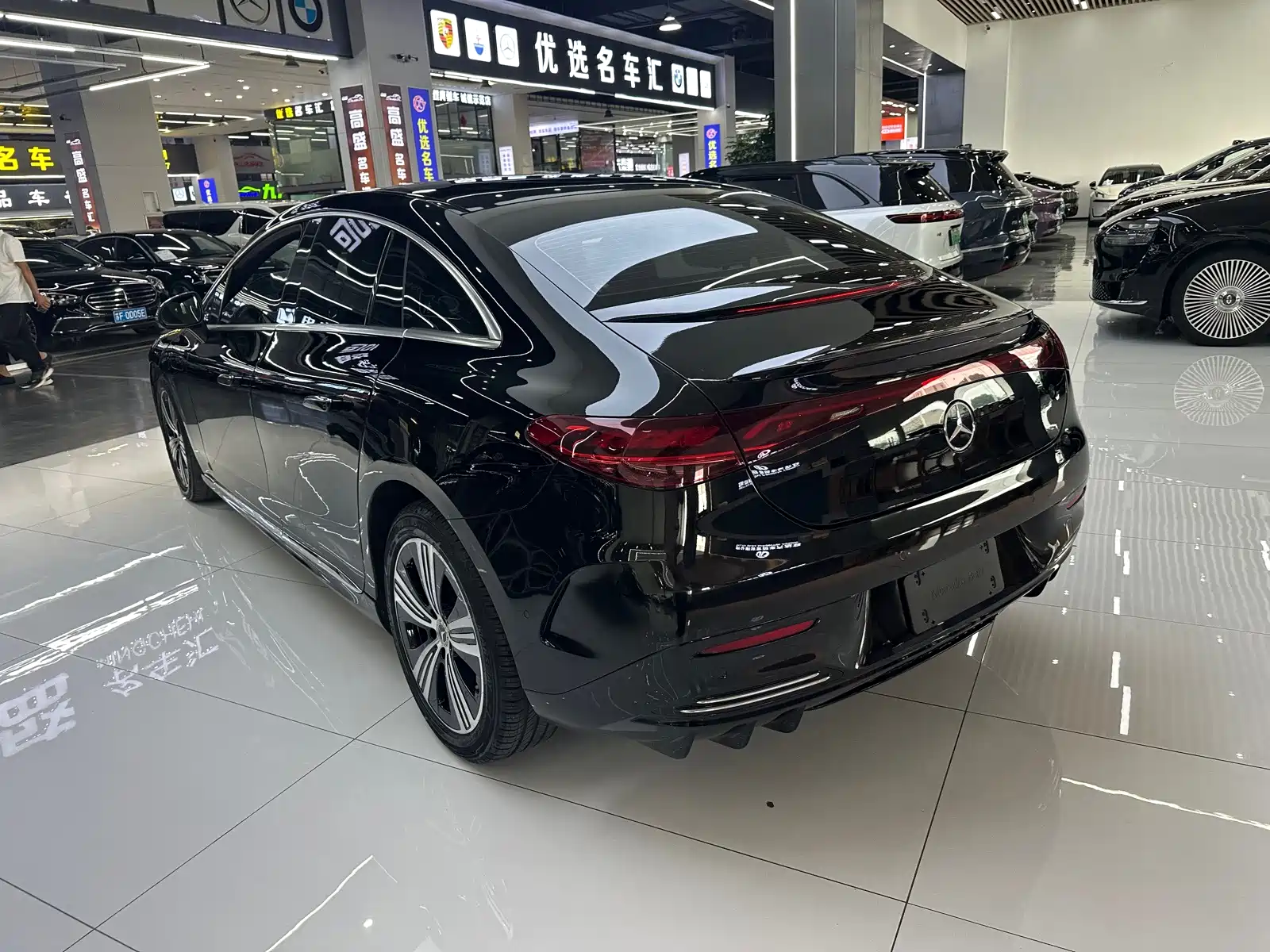 Фото 21 - Mercedes-Benz EQE