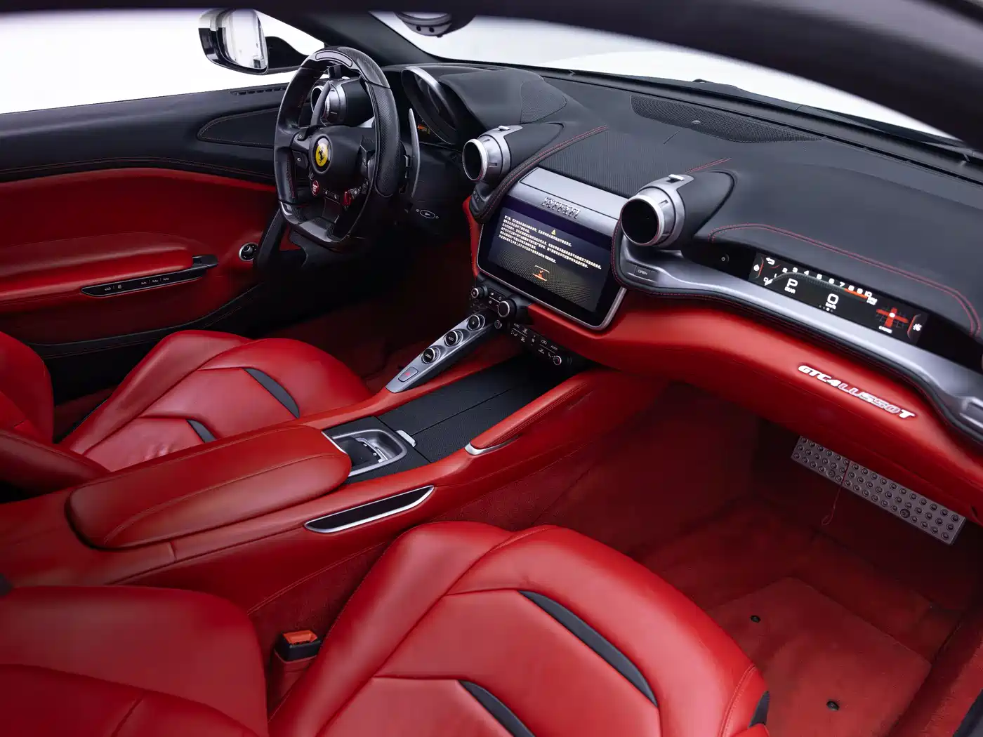 Ferrari GTC4Lusso 2017 3.9T V8 фото 14