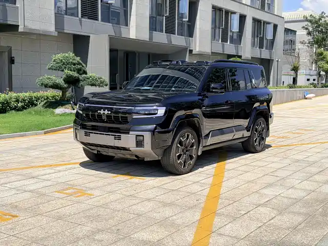  Fang Cheng Bao Leopard 8 2025 Zhiyong Flagship 7-Seater