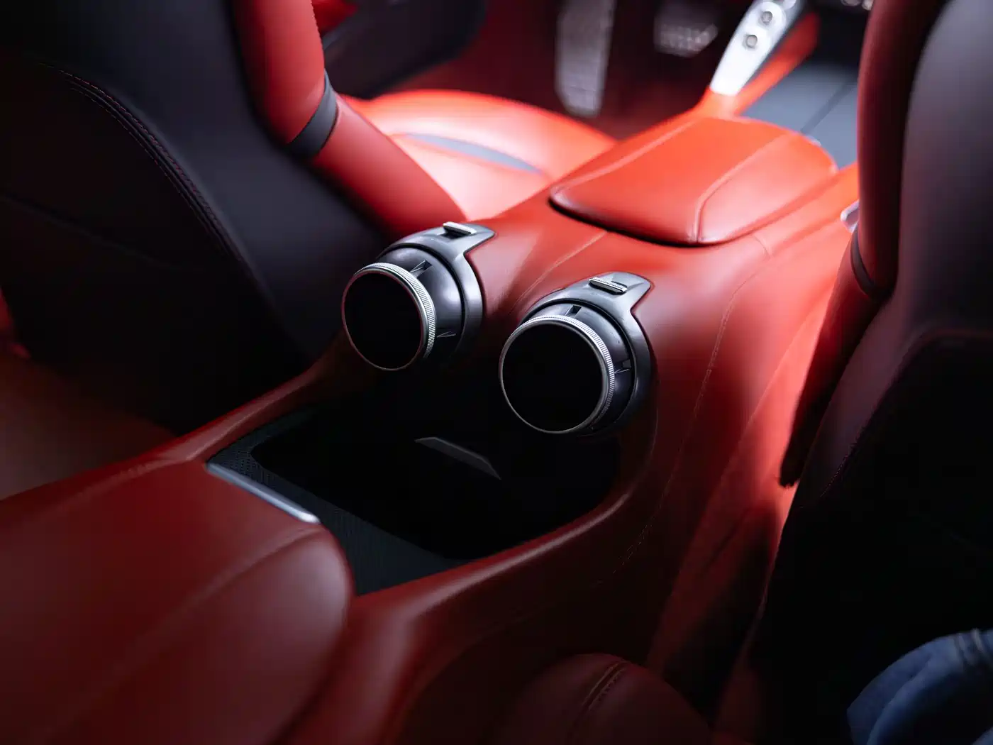 Ferrari GTC4Lusso 2017 3.9T V8 фото 19