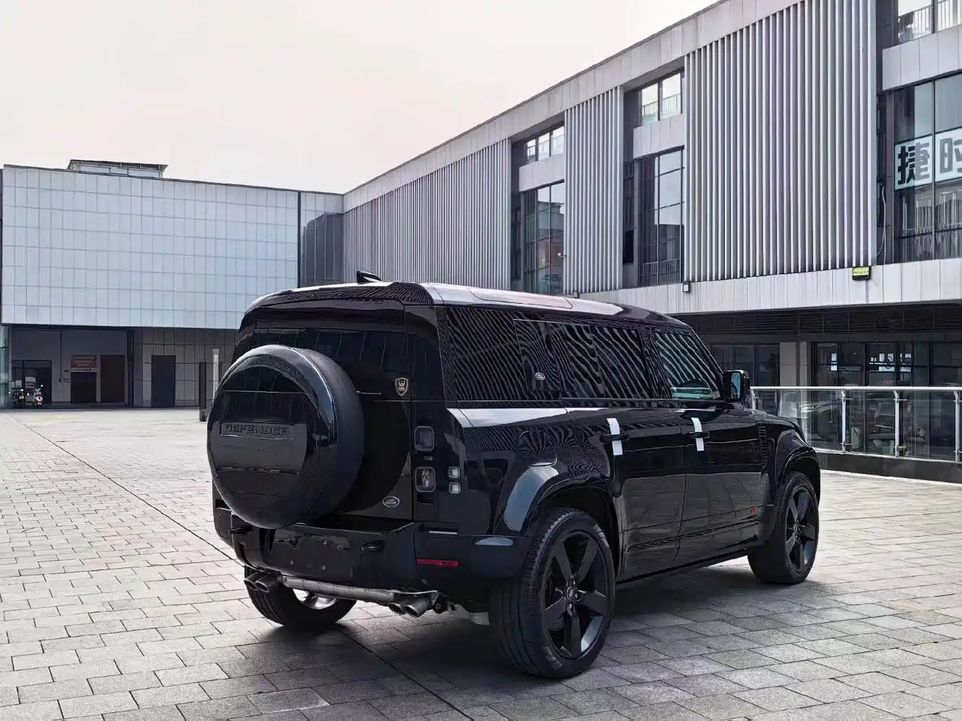 صورة 8 - Land Rover Defender