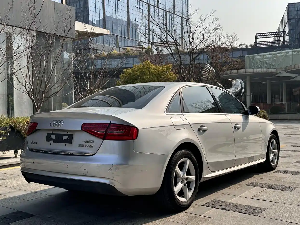 Audi A4L 2013 35 TFSI Automatic Standard фото 4