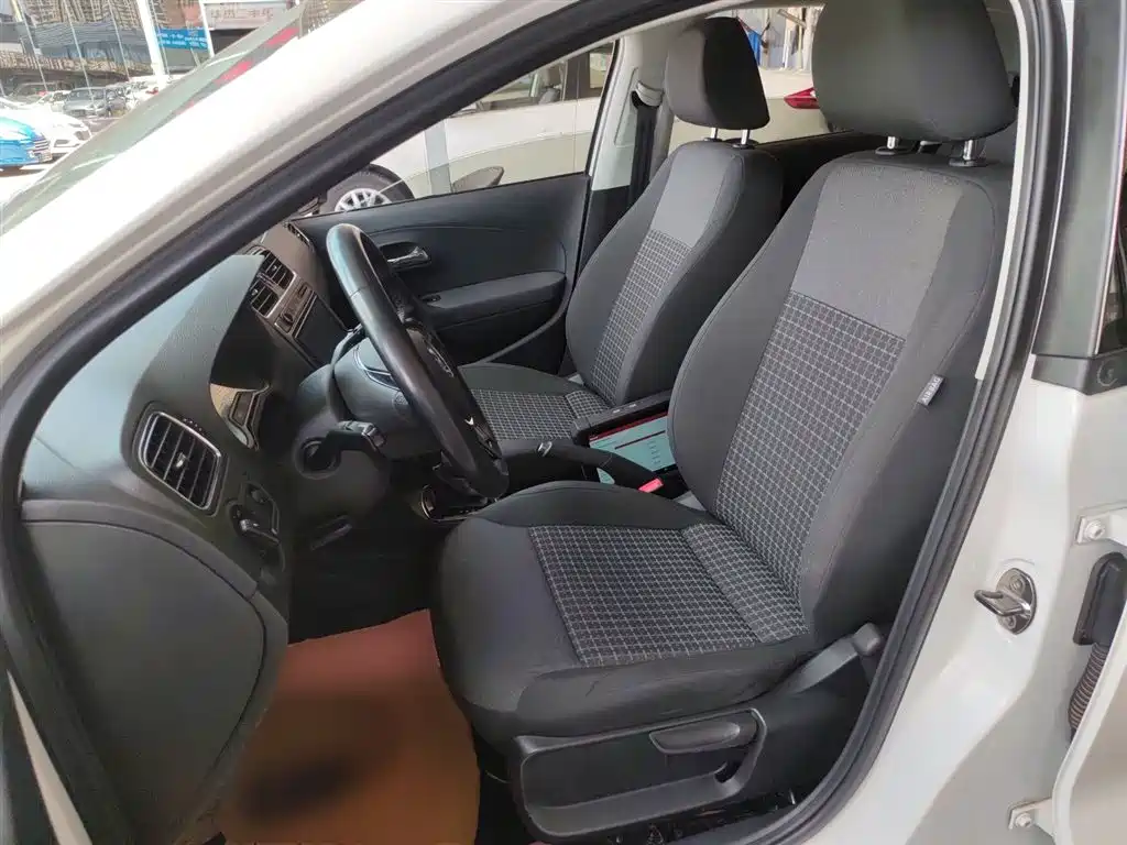 Volkswagen Polo 2018 1.5L Auto Comfort фото 15