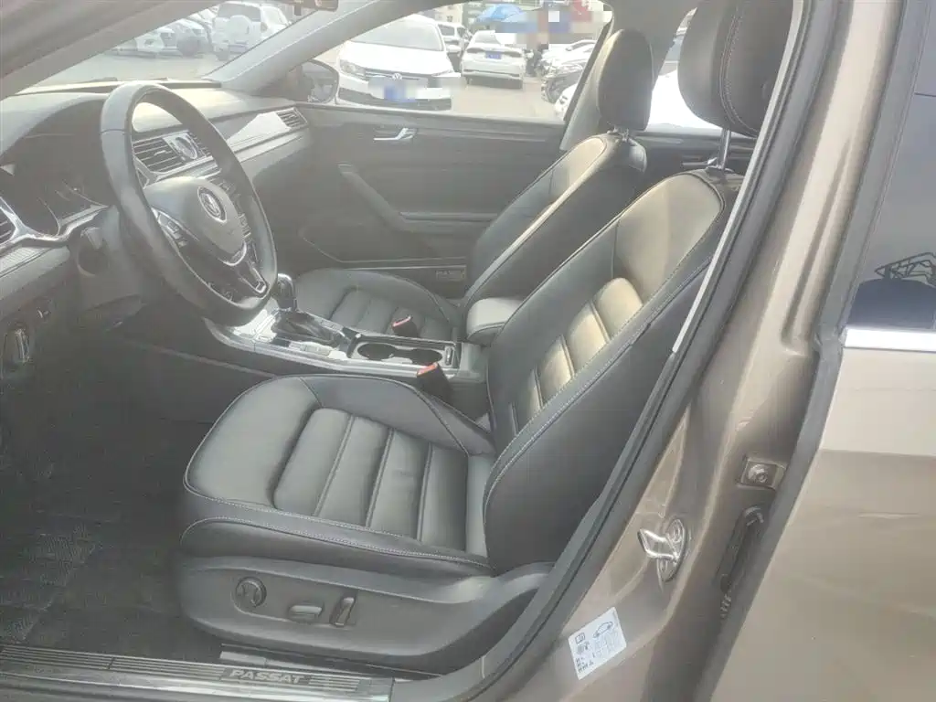 Volkswagen Passat 2017 280TSI DSG Prestige фото 15