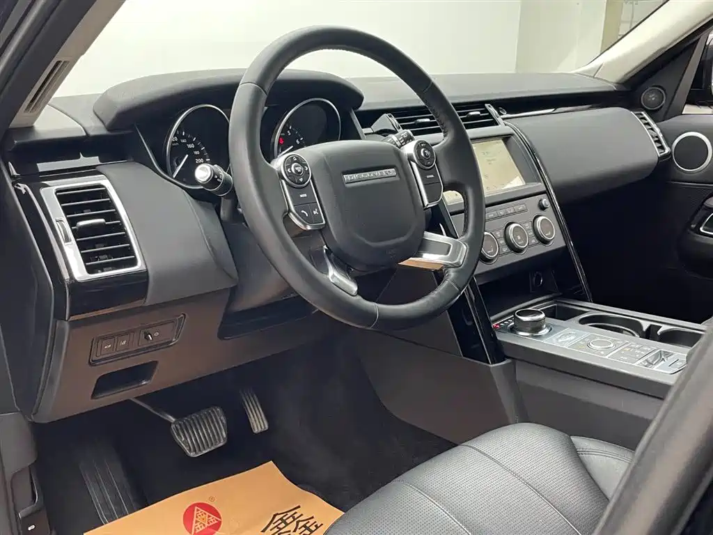 Land Rover Discovery 2018 3.0 SC V6 SE фото 14