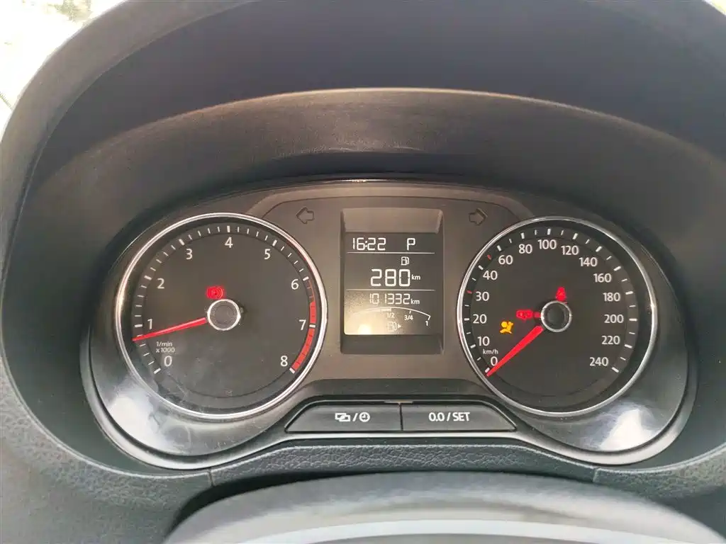 Volkswagen Polo 2016 1.6L Automatic Comfort фото 8