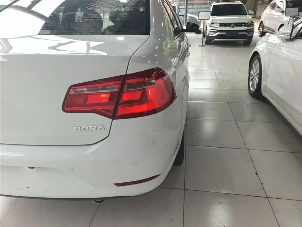 Volkswagen Bora 2014 1.6L Automatic Comfort Edition фото 8