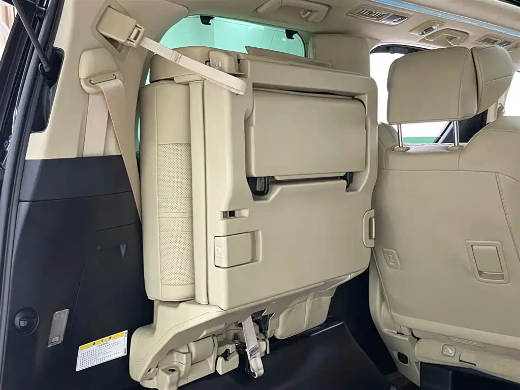Toyota Alphard 2023 Dual Hybrid 2.5L Ultimate Gold Edition фото 44