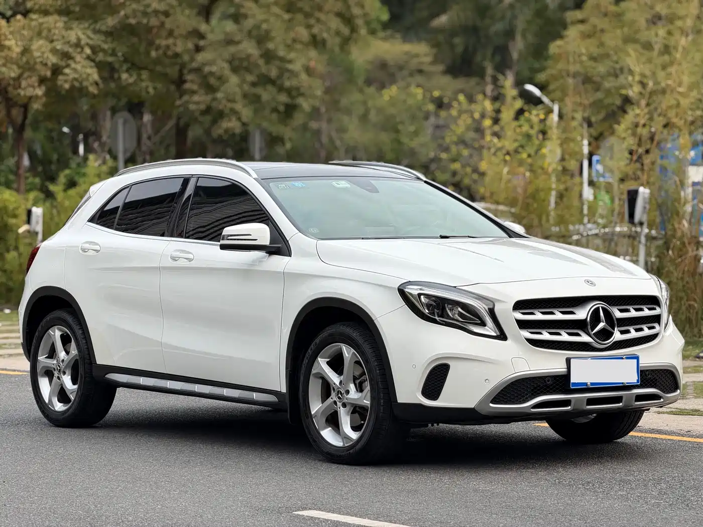 MERCEDES-BENZ GLA