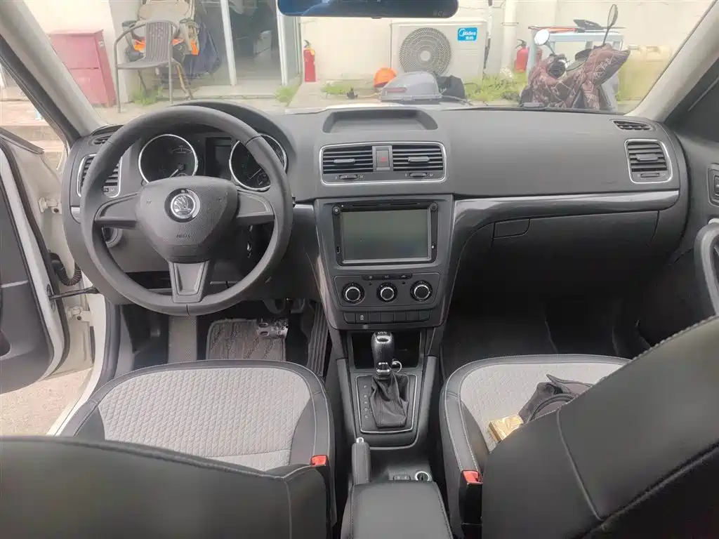 Škoda Yeti 2017 TSI280 DSG Advance фото 10