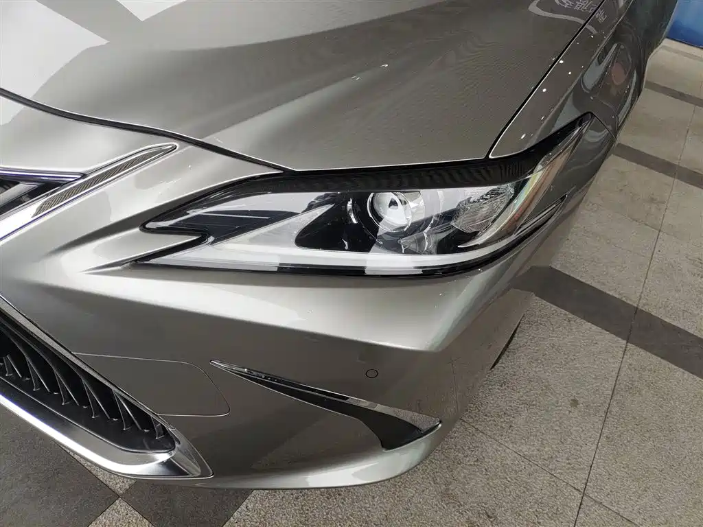 Lexus ES 2018 260 Excellence Edition China V фото 24