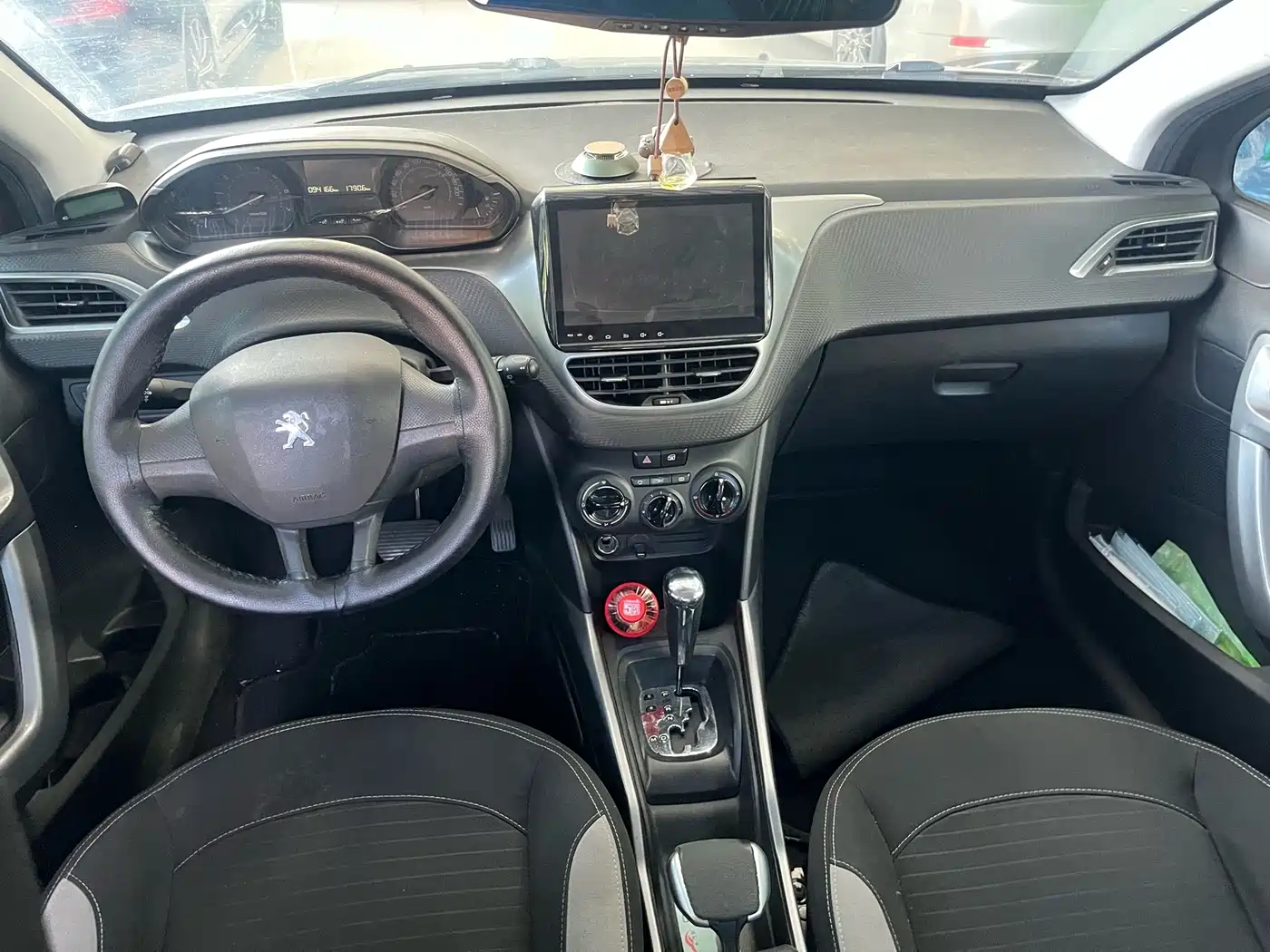 Фото 3 - Peugeot 2008