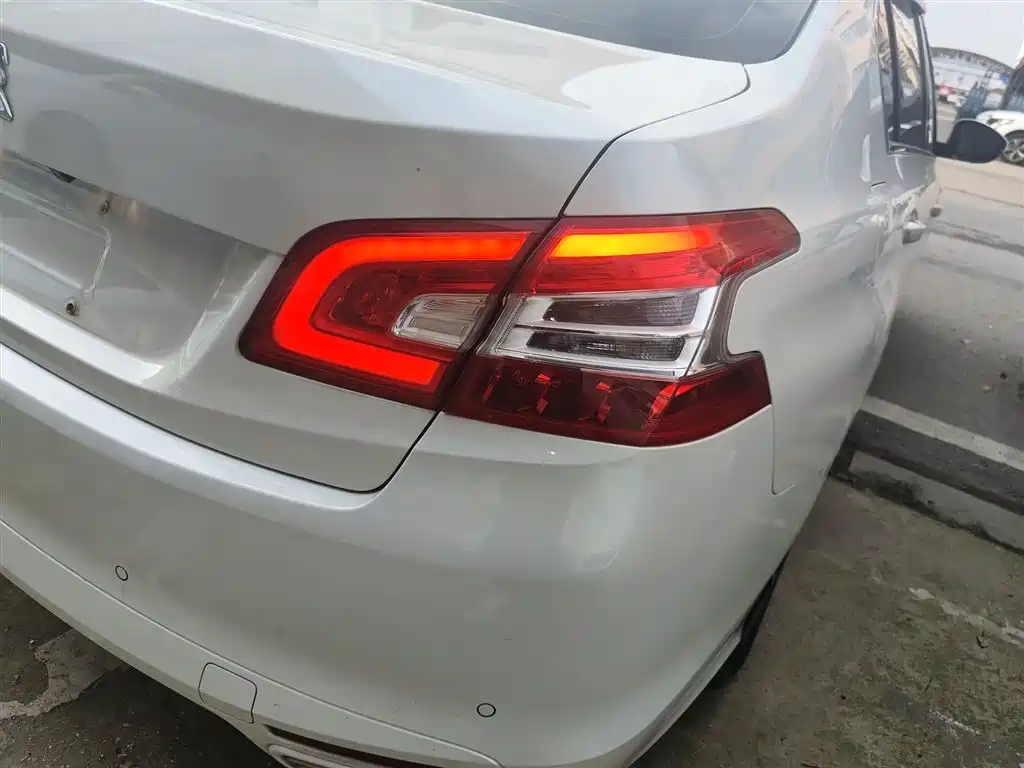 Peugeot 408 2016 1.6T Automatic Luxury Edition фото 8