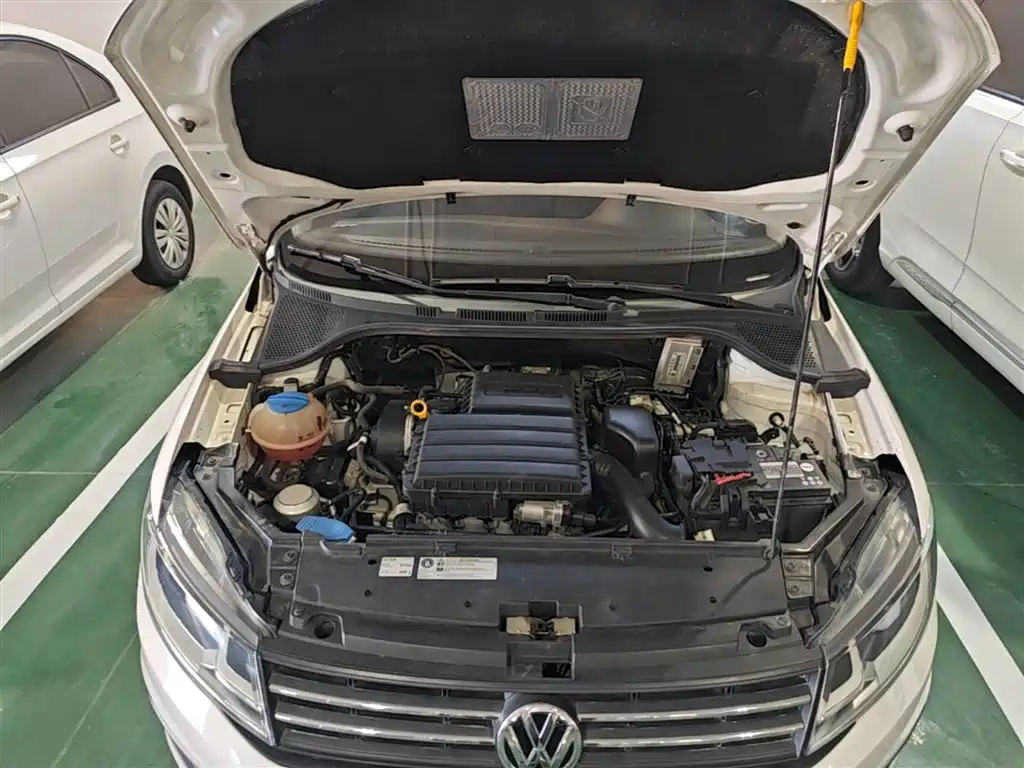 VOLKSWAGEN SANTANA